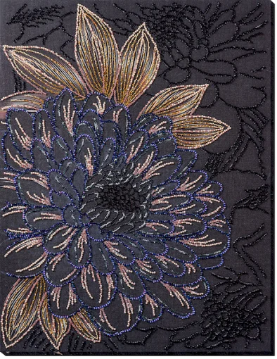 Набір для вишивки бісером "Розквітаюча у темряві" 