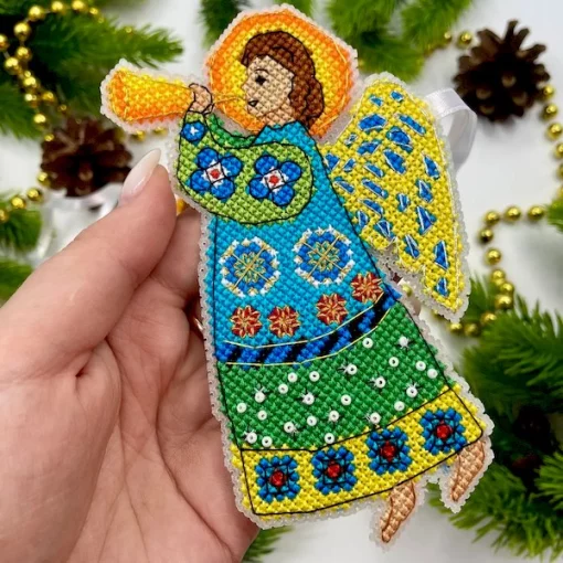 Набір для вишивки на пластиковій канві &quot;Різдв_яний янгол грає на трубі&quot; VPC_052