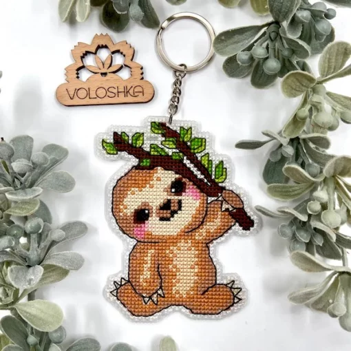 Брелок для вишивки хрестиком на пластиковій канві &quot;Лінивець&quot;, VPC_009