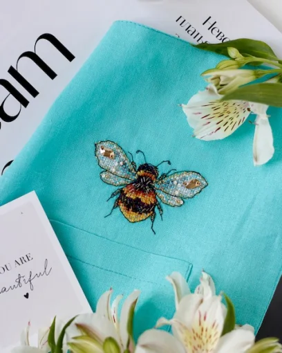 Набір для вишивки хрестиком на одязі "Золота бджілка" 