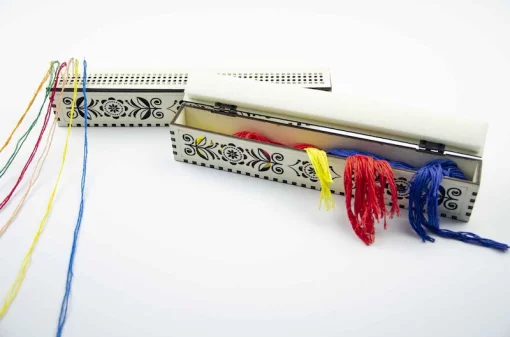 Органайзер для ниток ТМ Embroidery Craft Органайзер-шкатулка під процес слонова кістка 100 отворів OG-003