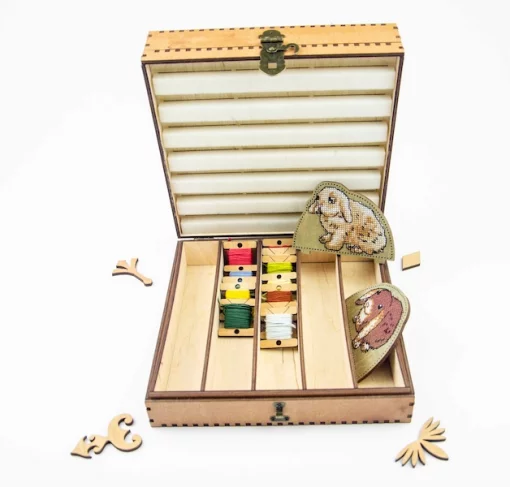 Органайзер-парковка з кришкою ТМ Embroidery Craft Органайзер під процес 23х23 210 отворів волоський горіх OG-064