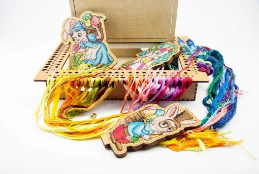 Органайзер-парковка з отворами для намотки ниток Тканина ТМ Embroidery Craft Органайзер під процес 35х26х6 66 отворів волоський горіх OG-071