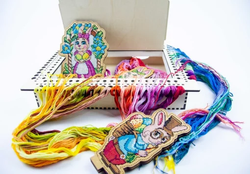 Органайзер-парковка з отворами для намотки ниток Янголятка ТМ Embroidery Craft Органайзер під процес 35х26х6 66 отворів слонова кістка OG-073