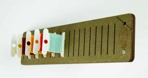 Підставка для бобін (шпуль) ТМ Embroidery Craft з магнітом для голок 20 прорізів 6*24 карпатська ялинка PB-003k