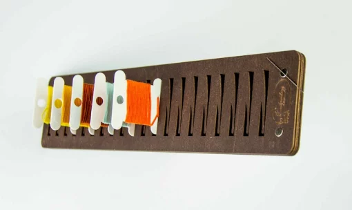 Підставка для бобін (шпуль) ТМ Embroidery Craft з магнітом для голок 20 прорізів. Прорізи з фіксатором 6*24 венге PB-004v