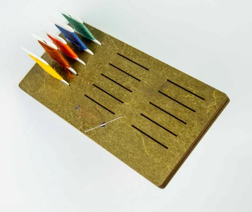 Підставка для бобін (шпуль) ТМ Embroidery Craft з магнітом для голок 15 прорізів 18*8 карпатська ялинка PB-009k